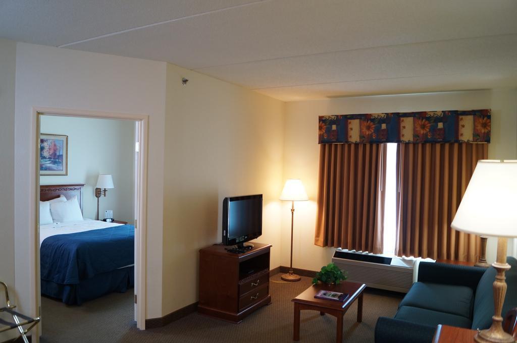 Clarion Suites At The Alliant Energy Center Madison Luaran gambar